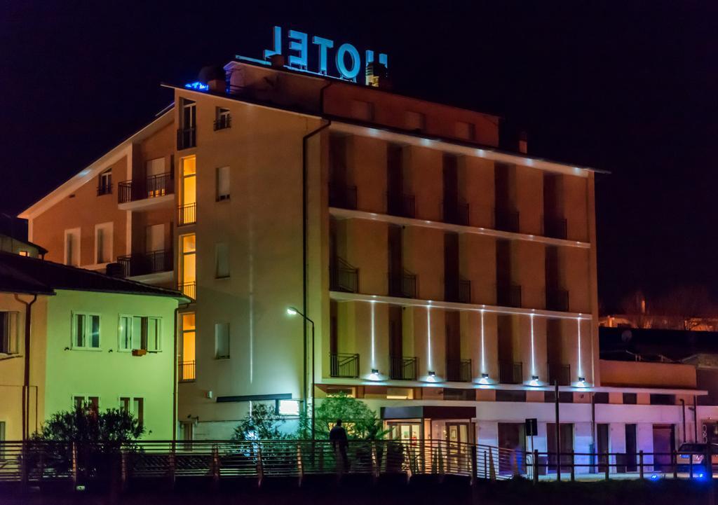 Hotel Cavour Rieti Esterno foto