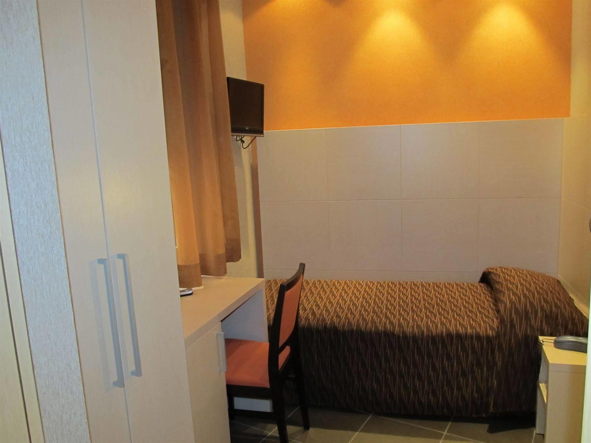 Hotel Cavour Rieti Esterno foto