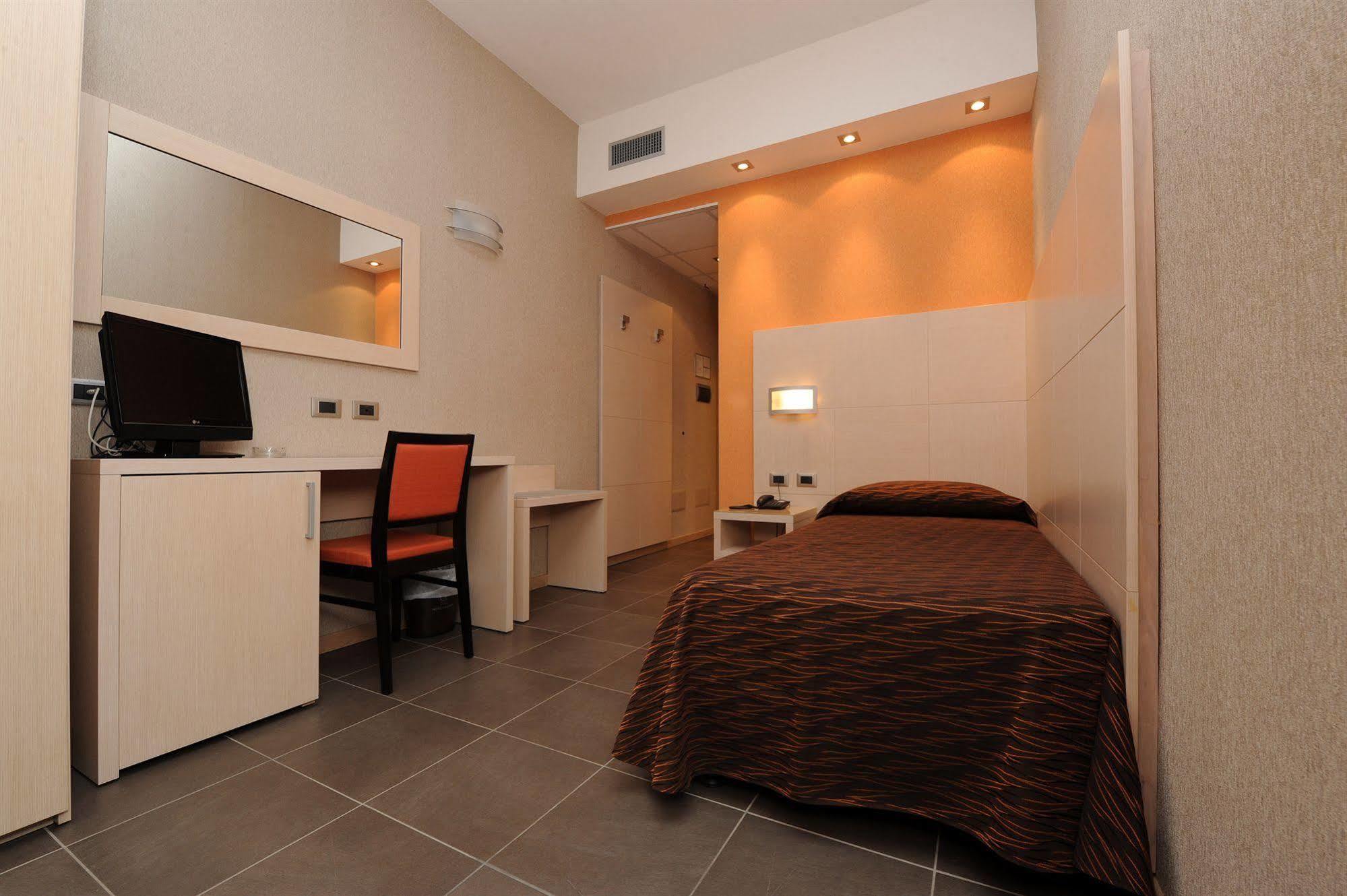 Hotel Cavour Rieti Esterno foto