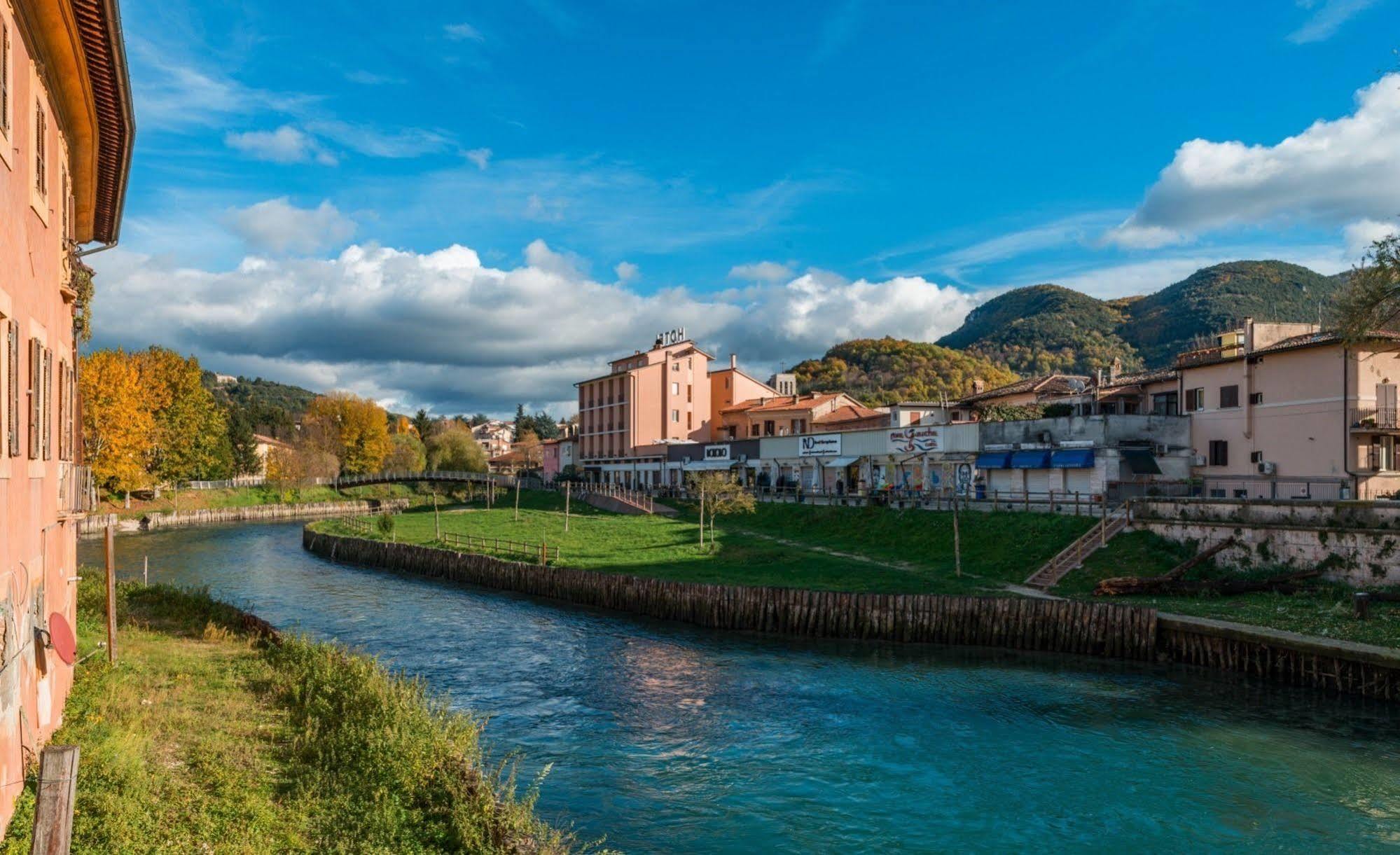Hotel Cavour Rieti Esterno foto